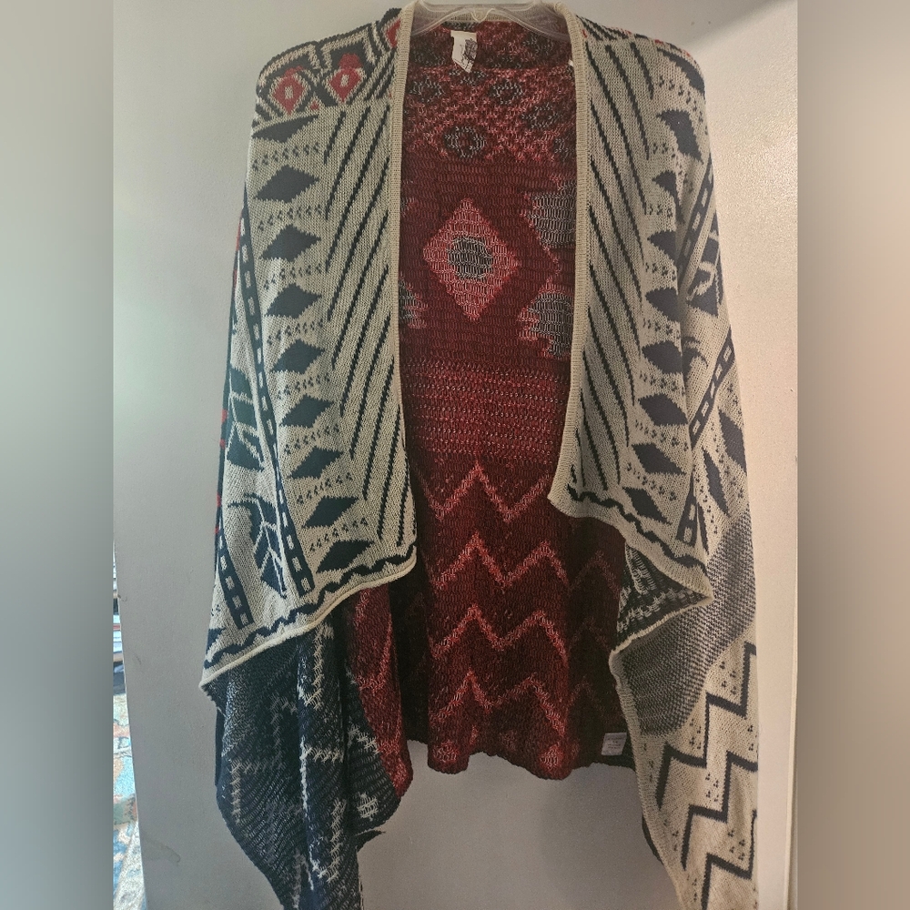Francesca's Collections Black and Red Patterned Cardigan